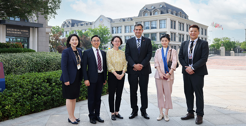 英國公使銜參贊訪校，共敘中英文化交流